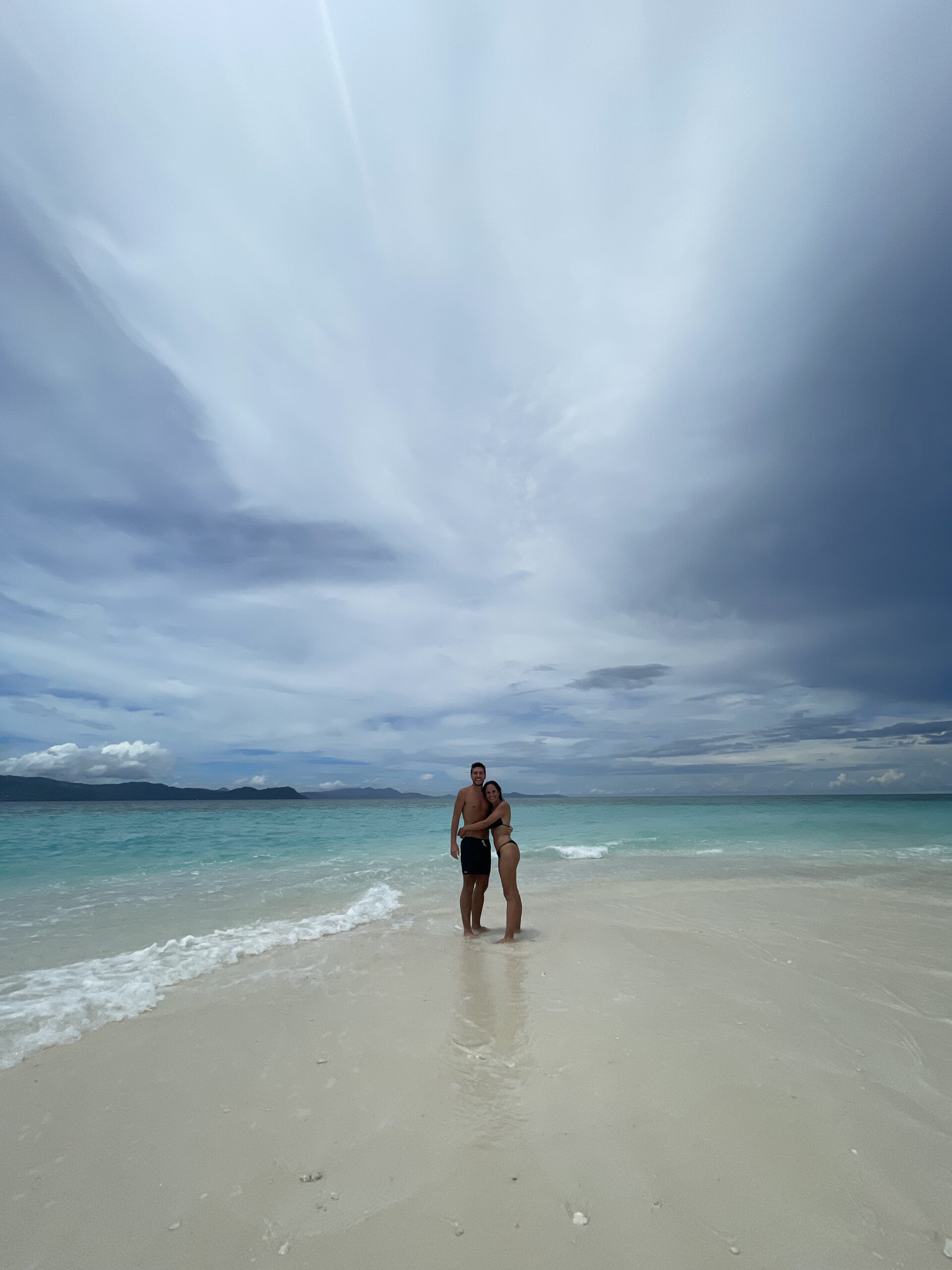 Les canailles voyage sur un ilot de sable blanc