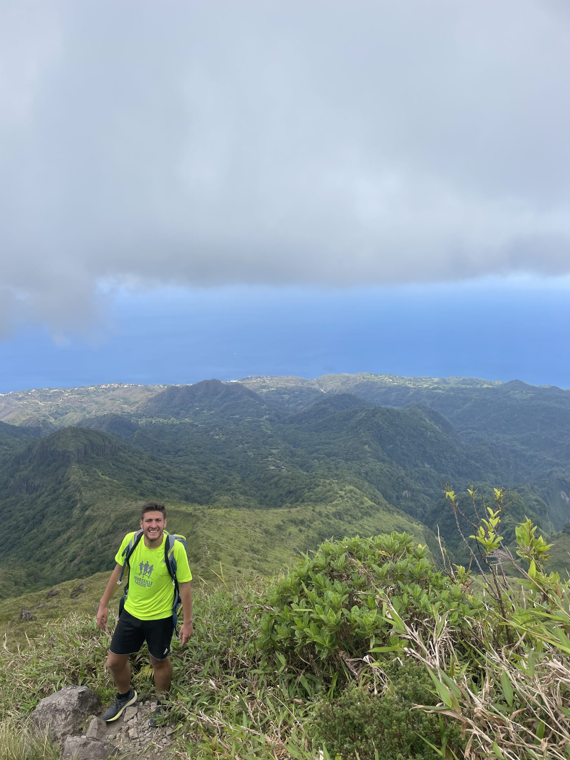 Jayce au sommet du mont Pelée en Martinique